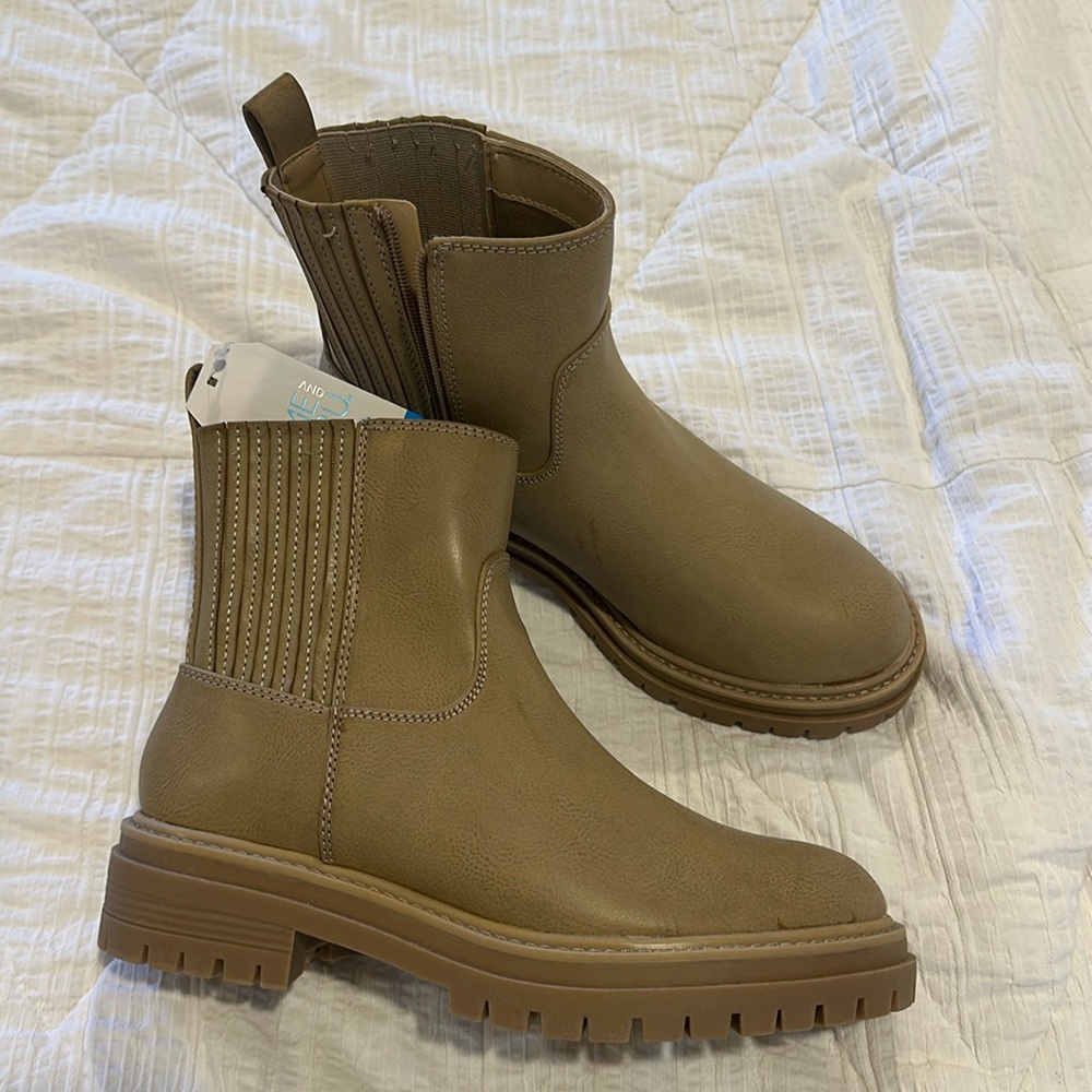 NWT TIME & TRU WOMENS BOOTS